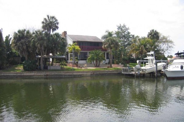 [Image: Hemingway's Resort and Www.Fishtampabaywithme.Com]