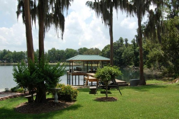 [Image: Tampa Lakefront Home Quiet, Peaceful Home with Private Beach and Dock on 2 Acres]