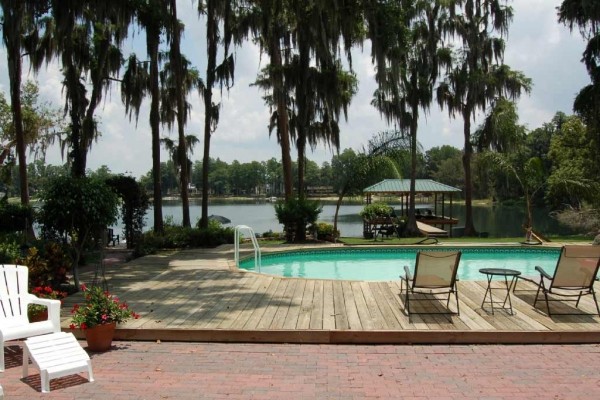 [Image: Tampa Lakefront Home Quiet, Peaceful Home with Private Beach and Dock on 2 Acres]
