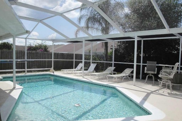 [Image: Beautiful South Shore Pool Home Near Apollo Beach]