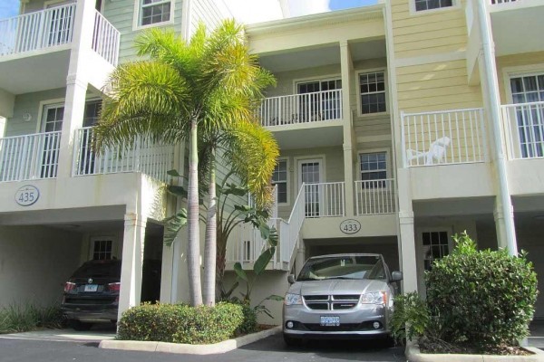 [Image: Beachside Style, Charming Townhouse with Private Beach, Pools, Fishing]