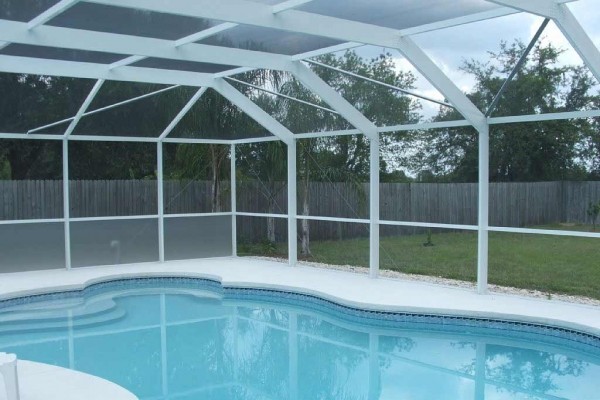 [Image: Large Screened Pool &amp; Yard in Riverview Fl]