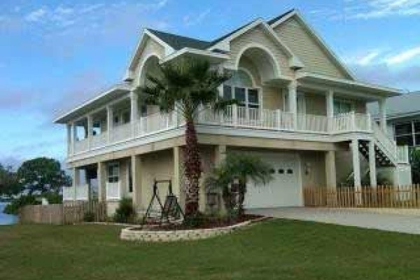 [Image: Beautiful Waterfront Key West Style Home in Tampa]