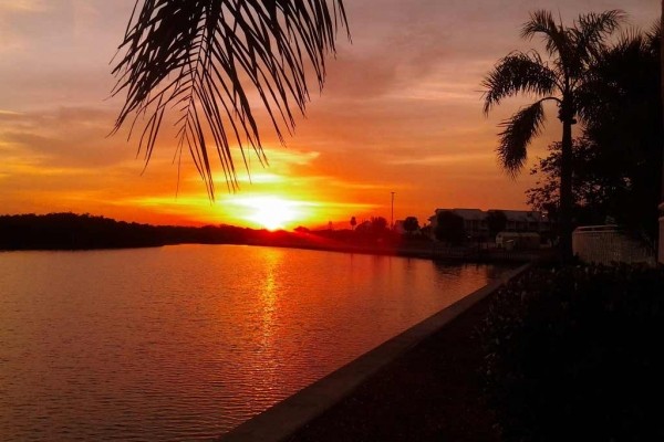 [Image: Waterfront Executive 4b.3b.Town House, at Private Beach, Tampa Bay]