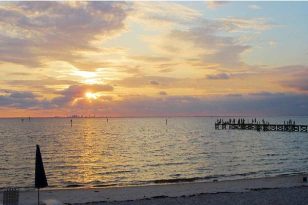 [Image: Waterfront Executive 4b.3b.Town House, at Private Beach, Tampa Bay]