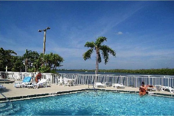 [Image: Waterfront Executive 4b.3b.Town House, at Private Beach, Tampa Bay]