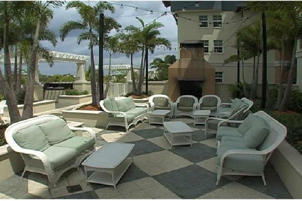 [Image: Waterfront Executive 4b.3b.Town House, at Private Beach, Tampa Bay]