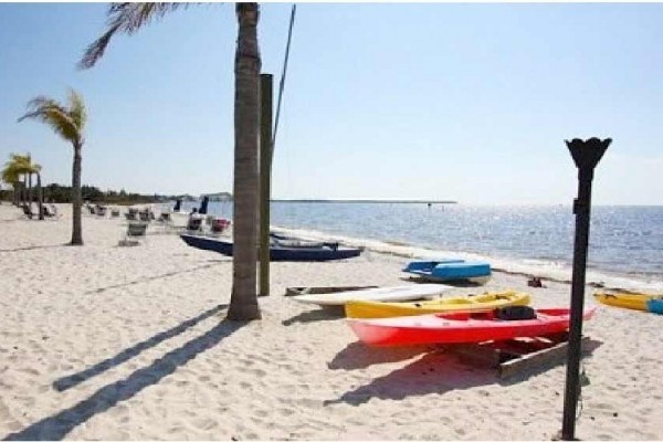 [Image: Wonderful Waterfront 2b.1,5b. Home, Private Beach, Bahia Beach,Tampa Bay]