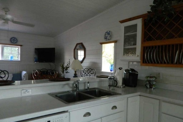 [Image: Key West Cottage on 2.5 Acre Estate (Secluded)- Very Quiet!]