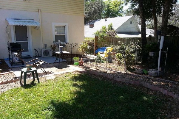 [Image: Tarpon Springs Cottage, New, Quiet Private Setting, Yet Close to Beach, Lake]