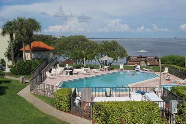 [Image: Vacationer's Paradise - Fully Renovated with Best Waterfront View]