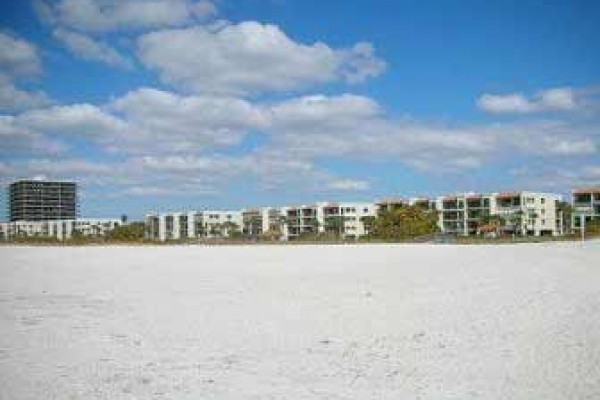 [Image: Beautiful 2 Bed, 2 Bath Waterfront Condo on Treasure Island!]