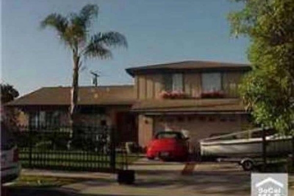 [Image: 2 Blks to Disneyland &amp; Conv.Center. Pool &amp; Spa Awesome Home!]