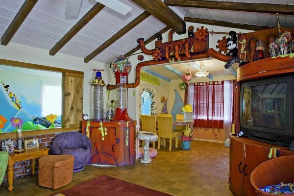 [Image: Disney Theme Home-This is Where the Kids Want to Stay!! 2 Blks to Disneyland]