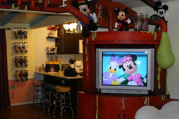 [Image: Disney Theme Home-This is Where the Kids Want to Stay!! 2 Blks to Disneyland]