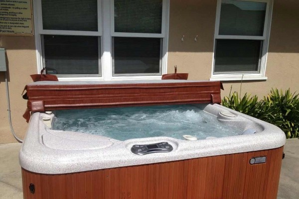 [Image: Across from Disney Private Pool &amp; Hot Tub! Sept1-6 &amp; Sept 21-28 Available Call!]