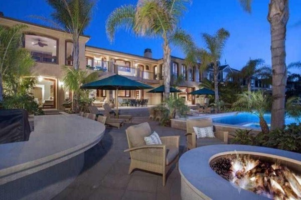 [Image: Stunning 9,500 Sq. Ft. 7 BR Peninsula Point Bay-Front Estate with Pool]
