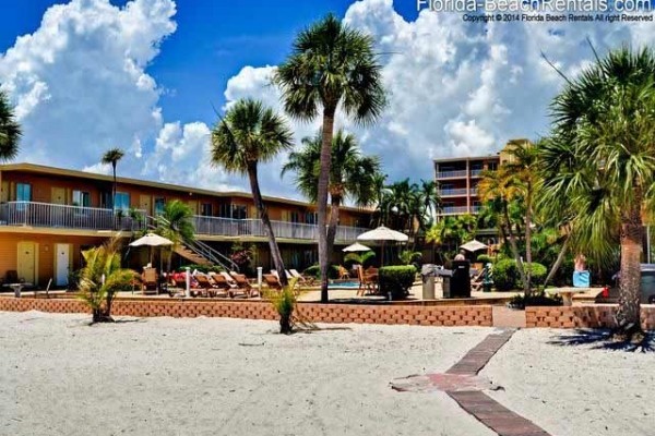 [Image: Treasure Island Ocean Club Garden View/ 2 Queen Beds Beachfront Hotel]