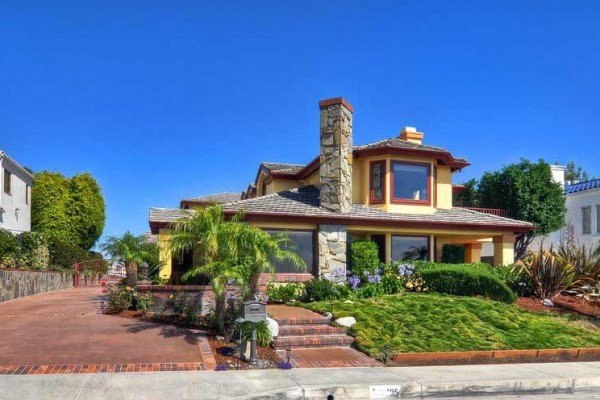 [Image: King of the Hill Casa Camelot 4800 Sq Foot Luxury Family Vacation Rental Estate.]