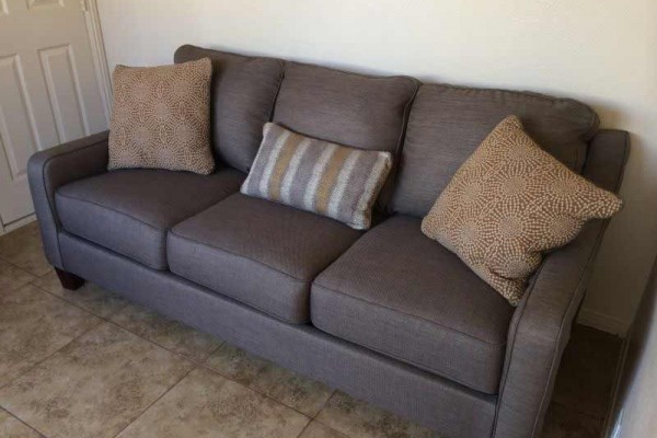 [Image: 1 Bedroom 1 Bath with Sitting Area Newly Furnished]