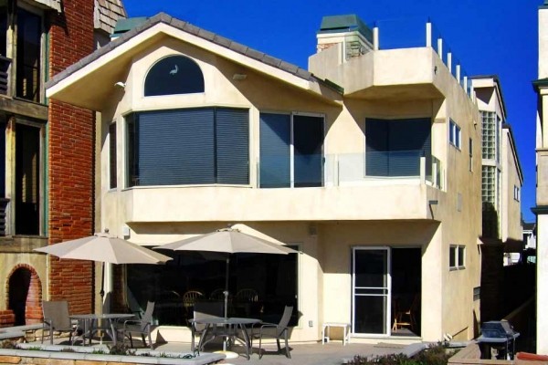 [Image: Luxury Oceanfront Home, 6 Bed, on the Beach, Only 20 Min to Disneyland]