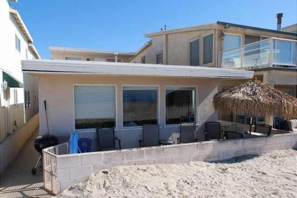 [Image: Great 2 Bedroom Upper Beach Cottage! Oceanfront with Beautiful Views! (68145)]