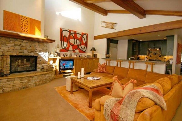 [Image: Luxurious 4 Bedroom, 4.5 Bath Deluxe Townhome, Includes Aspen Club Passes. Bswanb]