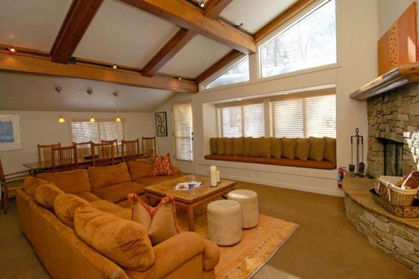 [Image: Luxurious 4 Bedroom, 4.5 Bath Deluxe Townhome, Includes Aspen Club Passes. Bswanb]
