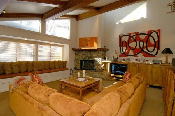 [Image: Luxurious 4 Bedroom, 4.5 Bath Deluxe Townhome, Includes Aspen Club Passes. Bswanb]