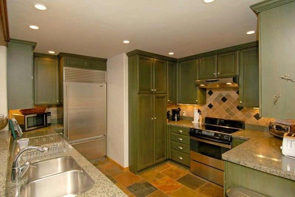 [Image: Luxurious 4 Bedroom, 4.5 Bath Deluxe Townhome, Includes Aspen Club Passes. Bswanb]