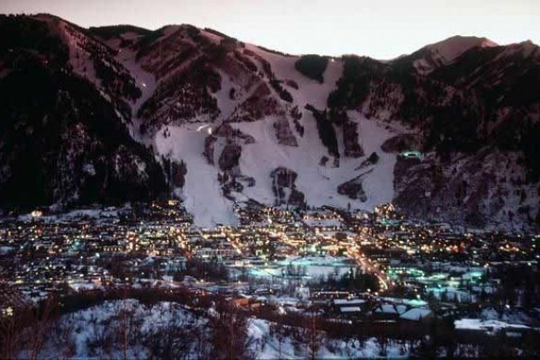 [Image: Stunning Townhouse in Aspen - Perfect Location!]