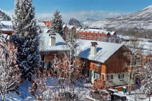 [Image: Stunning Townhouse in Aspen - Perfect Location!]