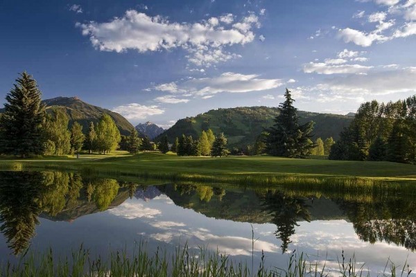 [Image: Stunning Townhouse in Aspen - Perfect Location!]