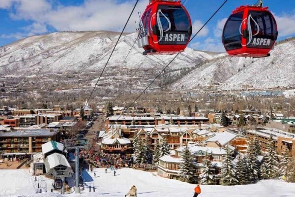 [Image: Stunning Townhouse in Aspen - Perfect Location!]