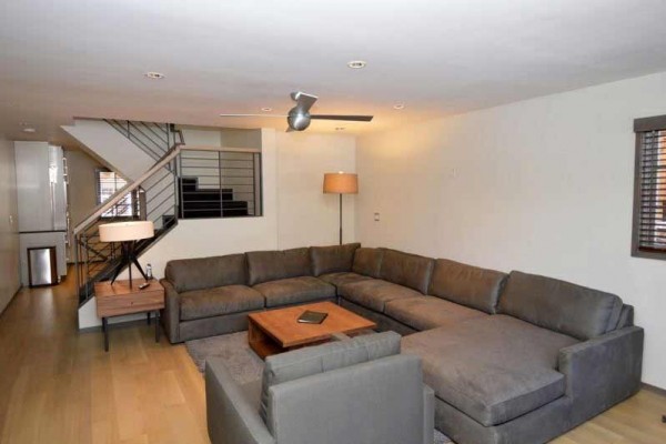 [Image: Goregous Three Level 4 Bedroom Townhome. Walking Distance to Downtown Aspen. Alpblick10]