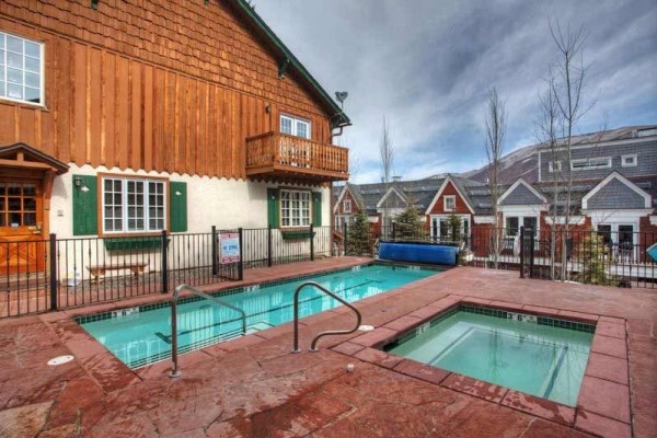 [Image: Goregous Three Level 4 Bedroom Townhome. Walking Distance to Downtown Aspen. Alpblick10]