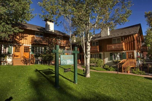 [Image: Goregous Three Level 4 Bedroom Townhome. Walking Distance to Downtown Aspen. Alpblick10]