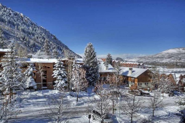 [Image: Goregous Three Level 4 Bedroom Townhome. Walking Distance to Downtown Aspen. Alpblick10]