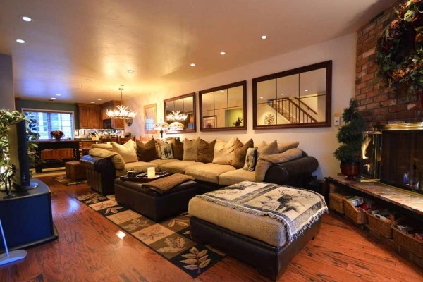 [Image: Lovely 4 BR Townhouse - Great Location Near the Gondola]