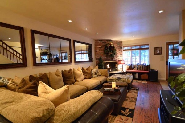 [Image: Lovely 4 BR Townhouse - Great Location Near the Gondola]