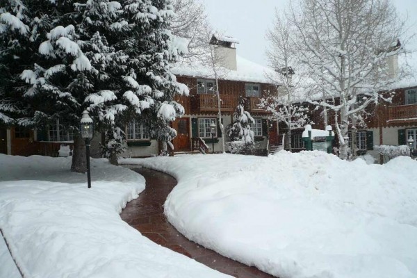 [Image: Lovely 4 BR Townhouse - Great Location Near the Gondola]