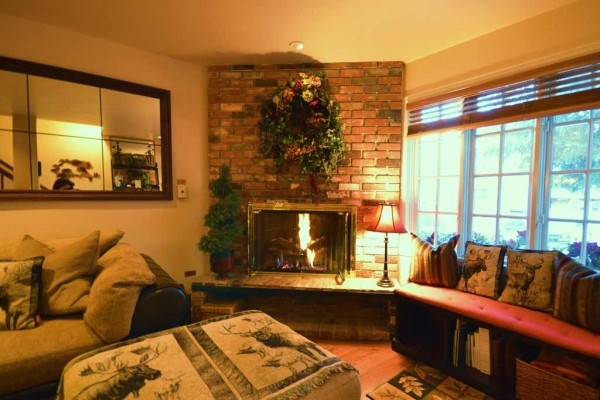 [Image: Lovely 4 BR Townhouse - Great Location Near the Gondola]