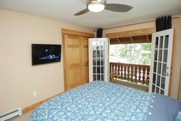 [Image: Beautiful 3 Bedroom Deluxe Home, Only 2 Blocks from Downtown Aspen. Alpblick8]