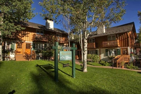 [Image: Beautiful 3 Bedroom Deluxe Home, Only 2 Blocks from Downtown Aspen. Alpblick8]