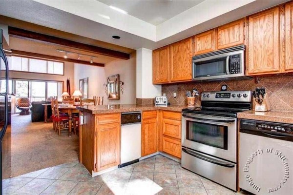 [Image: Beautiful Townhome Featuring Large Master Suite with Jetted Tub]