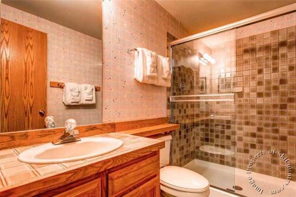 [Image: Beautiful Townhome Featuring Large Master Suite with Jetted Tub]