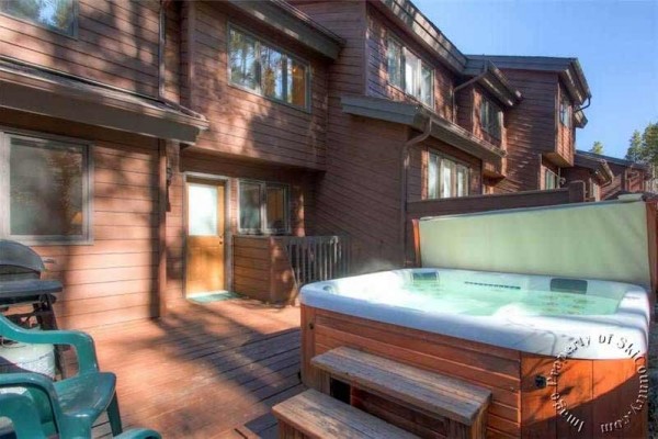 [Image: Beautiful Townhome Featuring Large Master Suite with Jetted Tub]