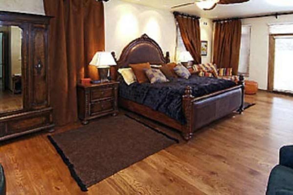 [Image: Mountain 5 Bedroom, 4.5 BA with Fireplace - Sleeps 10 Comfortably]