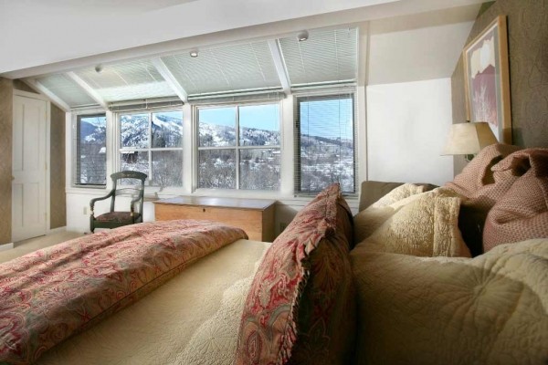 [Image: Charming Aspen Villas, Amazing Views, 4 Bedrm 3.5 Bath, Private Spa, Sleeps 8]