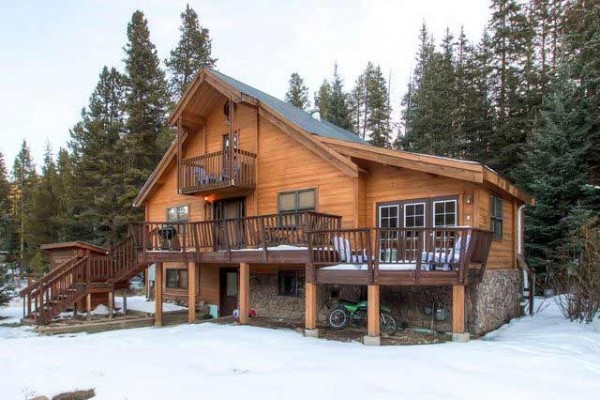 [Image: Inviting 2BR + Loft Cabin W/Mountain Views &amp; Private Hot Tub - Easy Access to Breckenridge]